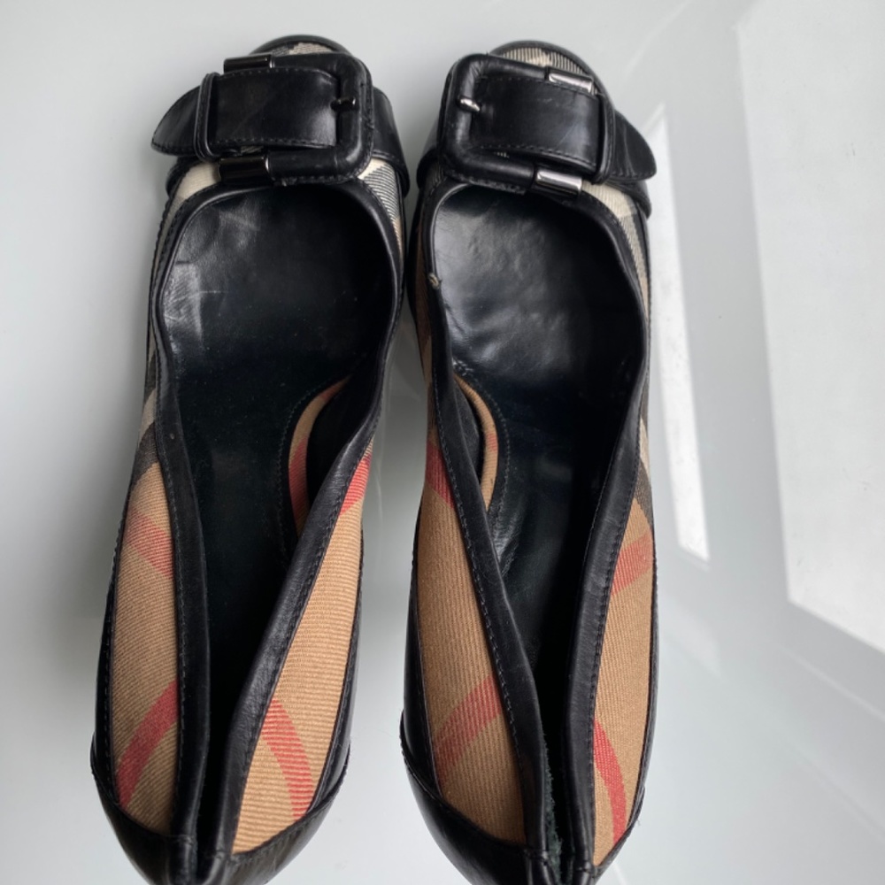 Burberry Buckle Heels - Picture 2 of 3